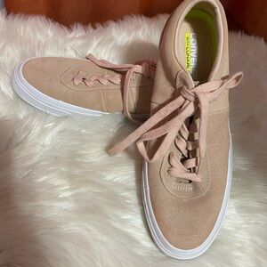 Converse women’s 10 pink suede